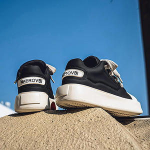 Chaussures pour hommes Printemps 2026 Nouveauté, à semelle épaisse et bout large, style 'Bread Shoes', décontractées pour jeunes, de type 'Board Shoes', noires, tendance japonaise de niche - Product Image 5
