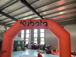 Arco Inflable Personalizado para Línea de Meta, Inflables Publicitarios con Luces LED Integradas para Día Deportivo Escolar - Product Image 1