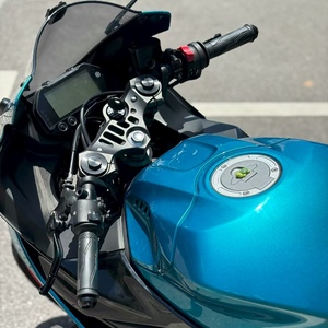 Moto sportive <span class=keywords><strong>Yamaha</strong></span> YZF-R3 321cc, bicylindre refroidi par liquide, démarrage électrique |   Équipé d'un système ABS |   Vitesse maximale de 180 km/h |   Suivi - Product Image 5