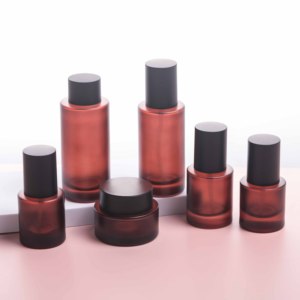 Pot de bouteille de pompe de lotion de soin de la peau de luxe givré <span class=keywords><strong>rouge</strong></span> ambre mat 120ml ensemble d'emballage de bouteille de cosmétiques en verre avec pompe noire - Product Image 5