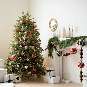 Guirnalda de Bolas de Navidad Hechas a Mano de Alta Calidad, Irrompibles, con Adornos Rojos, Verdes y Plateados para Decoración de Chimeneas y Árboles - Product Image 4