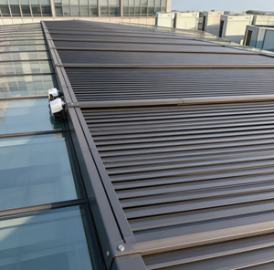 <span class=keywords><strong>Volet</strong></span> roulant horizontal motorisé automatique en aluminium pour toit, véranda, <span class=keywords><strong>piscine</strong></span>, résidentiel, moderne, à énergie <span class=keywords><strong>solaire</strong></span>, certifié CE - Product Image 5
