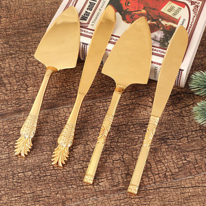 Set di formine per torte e coltelli da sposa in lega di zinco oro di lusso con manico in ananas - Product Image 1
