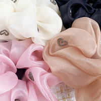 Shily&OS Vente en gros : Chouchous pour cheveux en organza style Hepburn avec strass, grands élastiques à cheveux en forme de cœur en cristal, attaches de queue de cheval de luxe