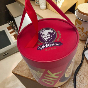 Maßgefertigte Luxus-Keks-Geschenkbox aus Hartpappe mit Matt-Laminierung, Prägung, Recycelbar, Satinband-Griff - Product Image 4