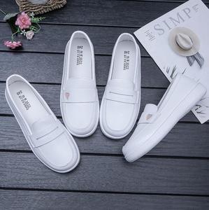 รองเท้าทํางานลําลองสตรีพื้นนุ่มสีขาวระบายอากาศได้สบายและไม่ลื่น พื้นเรียบ ขายส่งรองเท้าเดี่ยวตามฤดูกาล - Product Image 4