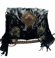 Sac à main bandoulière en fourrure de chèvre noire, fait main par des artisans Banjara, pour femmes
