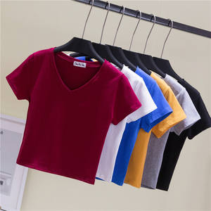 Prodotti estivi in cotone con <span class=keywords><strong>scollo</strong></span> a <span class=keywords><strong>V</strong></span> magliette tagliate da <span class=keywords><strong>donna</strong></span> con stampa personalizzata Logo in bianco top Crop traspirante maglietta <span class=keywords><strong>bianca</strong></span> Streetwear - Product Image 2