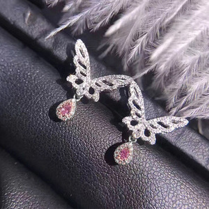 Eleganti Orecchini a Perno a Forma di Farfalla per Donne, Gioielli di Moda Rosa Scintillante, Vendita all'Ingrosso - Product Image 1