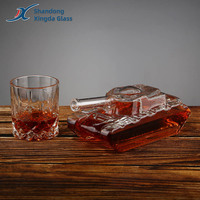 Anneau en silicone en verre borosilicaté à haute teneur en borosilicate 930ml Panzer Tank Wine Decanter Factory Whiskey Decanter