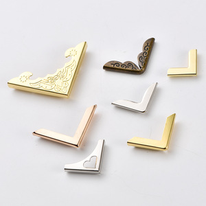 Protections d'angle en métal en forme de L, accessoires décoratifs pour livres, protège-bords pour cahiers, accessoires en métal de style moderne et simple - Product Image 1
