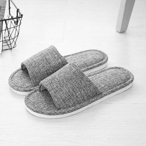 Pantuflas de algodón gruesas antideslizantes para toda la familia, para otoño e invierno, para hombres y mujeres, aptas para interiores y exteriores. - Product Image 1