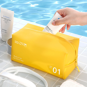 กระเป๋าเครื่องสำอาง/กระเป๋าใส่เครื่องสำอาง รุ่น 453-JH PVC ดีไซน์ใหม่ทันสมัย กันน้ำ แบบเยลลี่ ปิดซิป ลายพิมพ์ตามสั่ง - Product Image 4