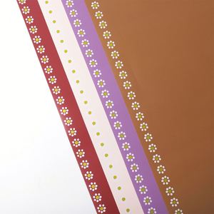 Papier d'emballage floral imperméable à double face imprimé de petites fleurs, matériau d'emballage floral tendance - Product Image 3