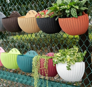 Jardinière murale semi-circulaire <span class=keywords><strong>en</strong></span> rotin et plastique, panier mural demi-rond pour décoration intérieure et extérieure - Product Image 1