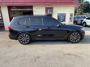 SUV X7 AWD 4 Puertas con Interior de Cuero Oscuro y Techo Corredizo, Calidad Mayorista, Modelos 2019-2022 - Product Image 5