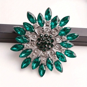 Broche florale créative avec pierres précieuses vertes et design magnifique - Product Image 6