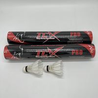Volant de badminton TCX PRO amortissant les chocs pour une longévité maximale, un point de chute optimal et un vol fluide sans mouvements inattendus