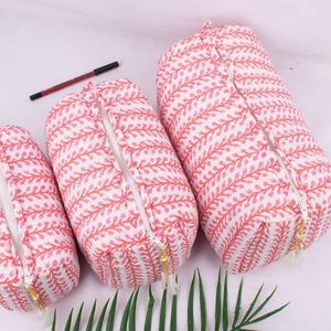 Bolsa Organizadora de Cosméticos de Algodón Acolchada, Portátil, Personalizada, de Gran Capacidad, Ligera y Ecológica, con Estampado de Bloques, Cierre y Borla - Product Image 6