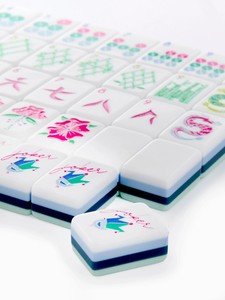Juego de Mahjong Americano Personalizado de 160 Piezas, Ecológico, de Acrílico, Moderno y de Lujo, con Estuche de Viaje Portátil de 4 Capas - Product Image 3