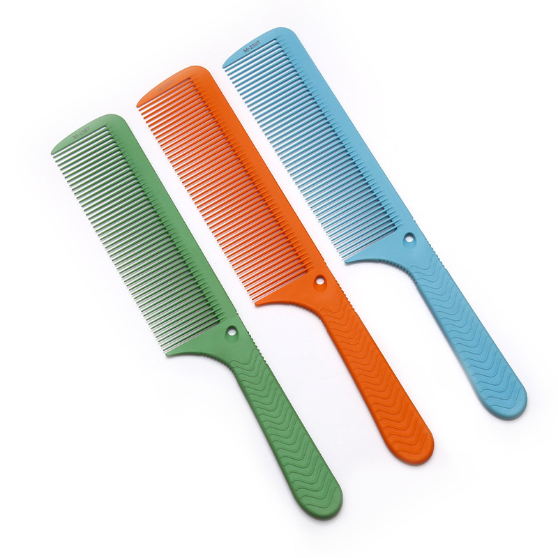 New Resin Hair Comb Is Specially Designed for Men with a Crew Cut