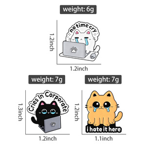 Épinglette en émail « Cries in Corporate » avec citation amusante sur <span class=keywords><strong>le</strong></span> thème des chats et des animaux, « No Time Cry I Hate It Here », broche, badge de revers, bijou, cadeau - Product Image 6