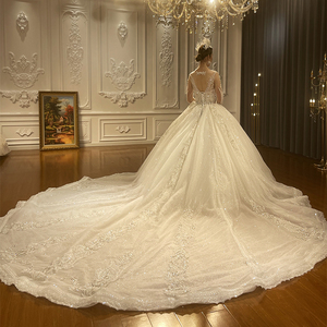 Robe de mariée moderne en dentelle florale ivoire avec traîne chapelle et voiles pour mère de la mariée, modèle NS4293 2022 - Product Image 2