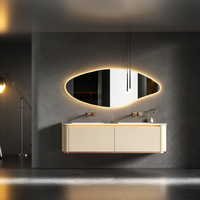 Meuble-lavabo de salle de bain de luxe de style européen avec rangement, double vasque et plateau en marbre, pour salle d'eau.