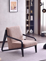 Fauteuil de luxe nordique moderne en bois massif avec accoudoirs, idéal pour salon et chambre, design élégant et confortable en tissu capitonné
