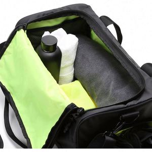 Muestra Gratuita de Bolsa de Viaje Personalizada a Prueba de Olores con Candado de Combinación, Bolsa de Gimnasio Impermeable de Lujo a Prueba de Agua y Olores - Product Image 4