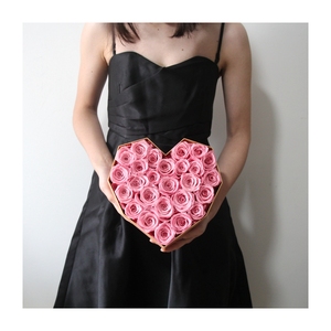 Écrin en forme de cœur avec roses naturelles, 1 pièce, boîte à cadeaux de luxe, romantiques, pour la saint-valentin, avec un styliste - Product Image 4