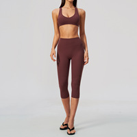 OEM Yogakleding Dames 2-delige yogaset met gekruiste sportbeha & high-waist capri leggings Ademend stretch sportkleding