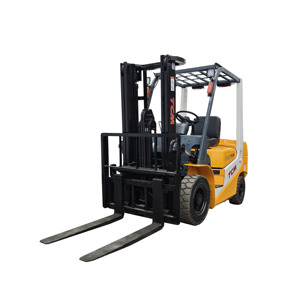 Montacargas Diésel TCM Usado de Combustión Interna, 3 Toneladas de Capacidad, Operación Sentado, Mástil de Dos Etapas, Desplazador Lateral Hidráulico, Sólido - Product Image 1