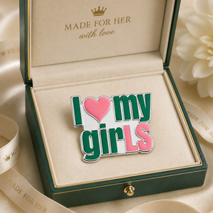 Broche de Joyería Personalizado de Fábrica, de Metal Esmaltado en Rosa y Verde, con Letras Inglesas 'Love My Girls', para Clubes Femeninos y Hermandades Griegas - Product Image 2