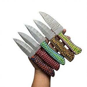 Couteau à lame fixe en acier Damas avec manche coloré, personnalisable pour la chasse, le camping et la survie - Product Image 1
