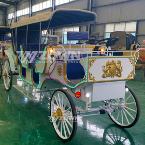 Calèche électrique sans chevaux avec carrosserie blanche et finitions dorées pour usage touristique - Product Image 4