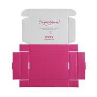 Boîte d'expédition en carton ondulé rose à imprimé floral, écologique, avec plateau découpé et message intérieur gaufré pour vêtements, kits de beauté et coffrets cadeaux