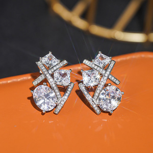 Orecchini a Perno con Linee Geometriche Irregolari per Donne, Design Principesco, Accessori per Orecchie alla Moda per Uso Quotidiano - Product Image 5
