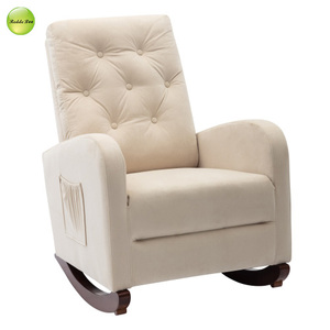 <span class=keywords><strong>Fauteuil</strong></span> berçant à armature en <span class=keywords><strong>bois</strong></span> velours capitonné beige design moderne avec poche latérale mobilier de détente pour la chambre d'enfant pour bébé - Product Image 4