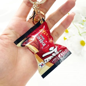 Gantungan Kunci Pie Cokelat Korea Kemasan Snack Realistis Tas Snack Kreatif Liontin Tas Dekorasi Makanan dan Mainan - Product Image 2