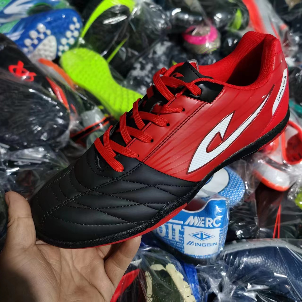 Смешанные стильные высококачественные мужские футбольные туфли, повседневные кроссовки, футбольные туфли, со склада обуви