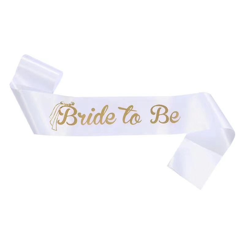 Couronne décorative - fond blanc, lettres dorées "Future Mariée"
