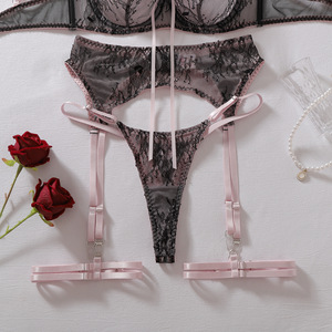 Set Lingerie Wanita Elegan Dierlove OEM Manufacturer, Bra Kawat dengan Tali Kontras, Garter Belt, Thong, Tali Paha yang Dapat Disesuaikan - Product Image 4