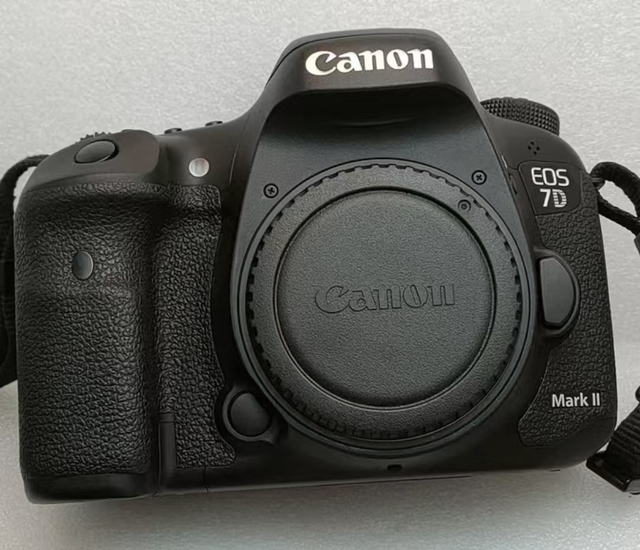 High Quality Cannon 7D Mark II Camera Body APS-C Digital Camera Built-in GPS 7D II Camera