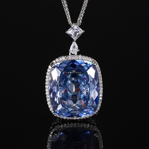 Collier pendentif en cuivre plaqué argent éco-responsable de qualité supérieure avec zircone cubique taille coussin 20*23mm et halo de diamants pour femmes - Product Image 3