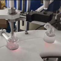 Machine de remplissage et de bouchage automatique de flacons à petites doses conforme aux normes GMP, pompe magnétique et remplisseur à piston