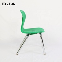 Chaise d'étudiant empilable à bas prix pour l'école, avec pieds chromés et assise en plastique, pour utilisation en extérieur et en salle de sport, garantie 15 ans