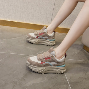 Nouvelles chaussures de sport à semelle épaisse pour femmes, style printemps-automne, bout rond, lacets, chaussures de sport décontractées pour femmes - Product Image 1