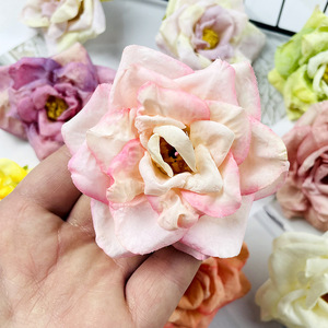 Têtes de roses miniatures simulées 8 cm en tissu style vintage pour décoration de mariage et accessoires de cheveux DIY - Product Image 2