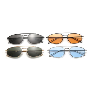แว่นกันแดดทรงนักบินกรอบวงรีดีไซน์ใหม่ สีสันไล่ระดับ น้ำหนักเบา ป้องกันรังสียูวี 400  โลโก้สั่งทำได้ กรอบโลหะเต็มวง  ตก<span class=keywords><strong>แต่ง</strong></span>สวยงาม เหมาะสำหรับทุกเพศ - Product Image 3